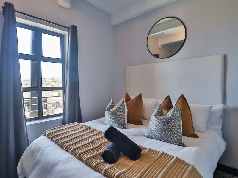 Modern Coastal Living - Furnished Apartment with partial Sea Views - Photo 6