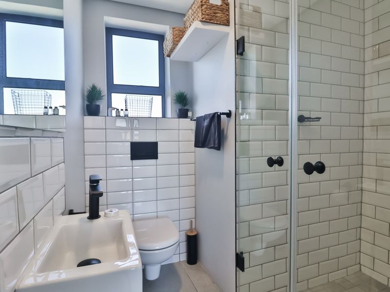 Modern Coastal Living - Furnished Apartment with partial Sea Views - Photo 9