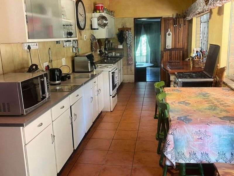 Escape the rush of city life and discover this charming smallholding in the bushveld! - Photo 5