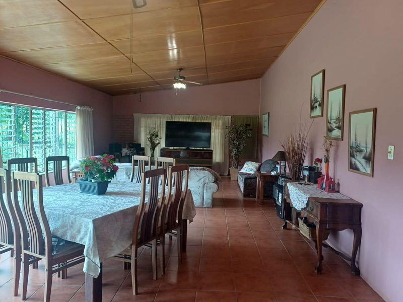Escape the rush of city life and discover this charming smallholding in the bushveld! - Photo 8