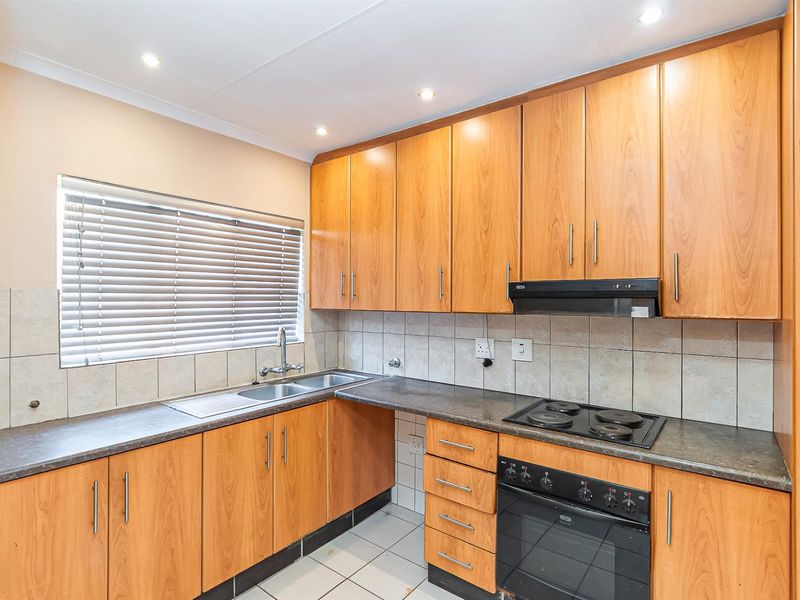 1st Floor Apartment For Sale in Eden Glen, Edenvale - Photo 6