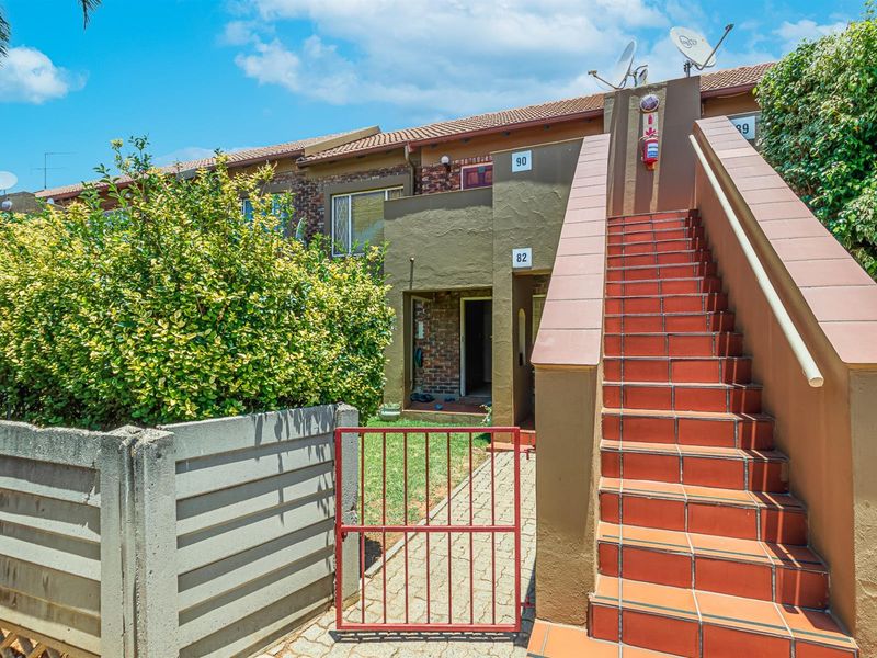 1st Floor Apartment For Sale in Eden Glen, Edenvale - Photo 2