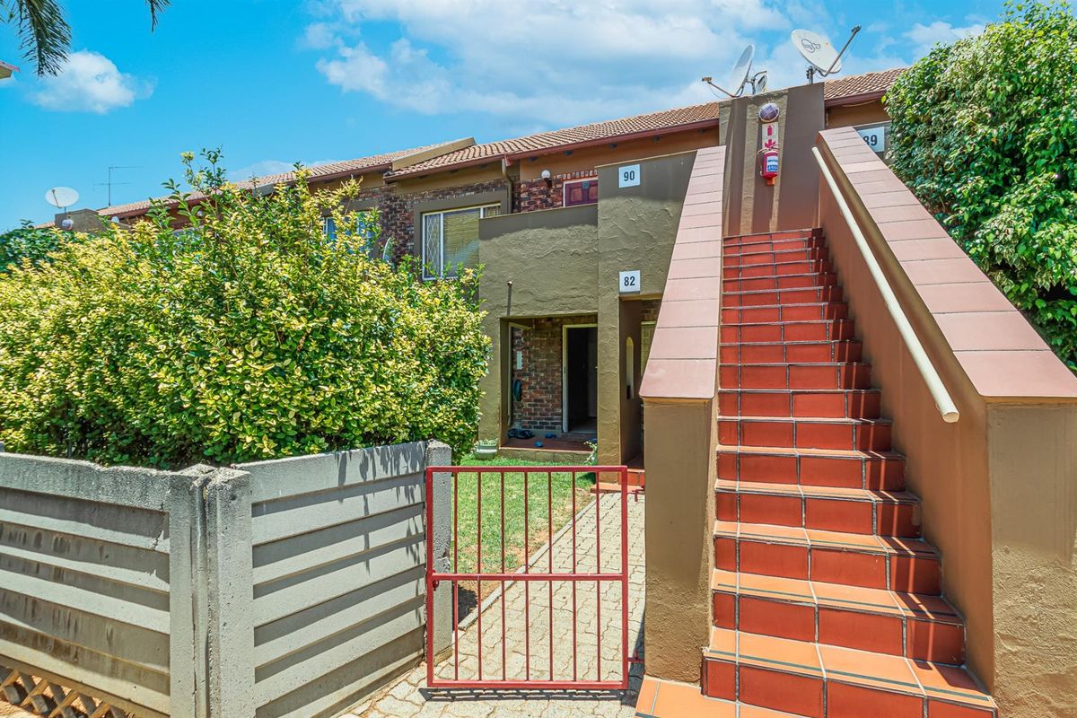 1st Floor Apartment For Sale in Eden Glen, Edenvale - Photo 2