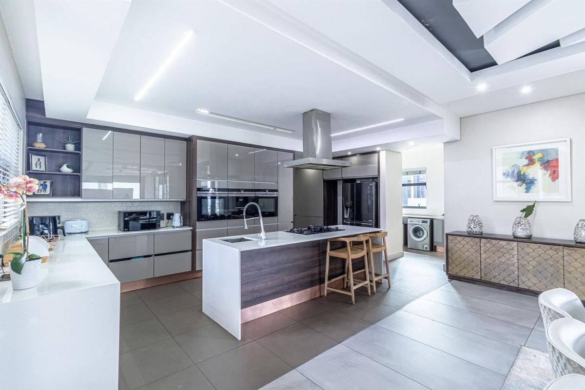 5 Bedroom Contemporary Style home in Cedar Creek - Photo 5