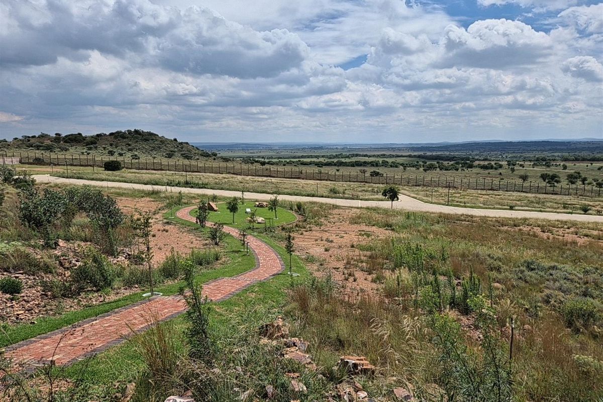 Own in an Upmarket Estate - 537m2 Stand at Exceptional Value For Sale in Helderzicht Eco Estate - Photo 4