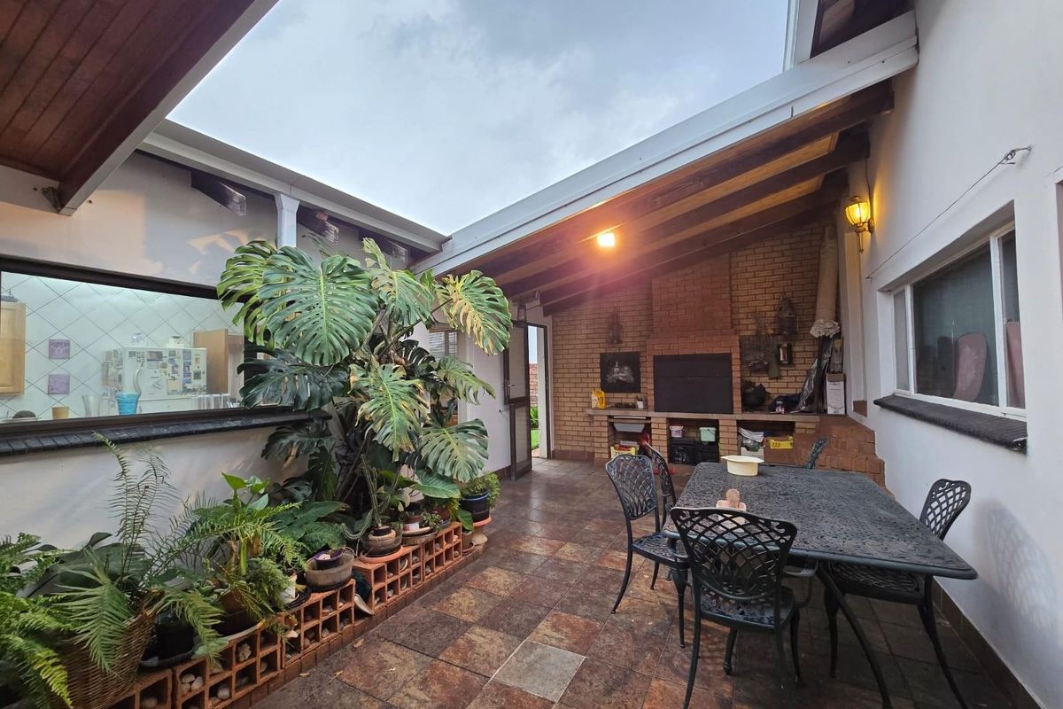 House For Sale in Wonderboom, Pretoria - Photo 2