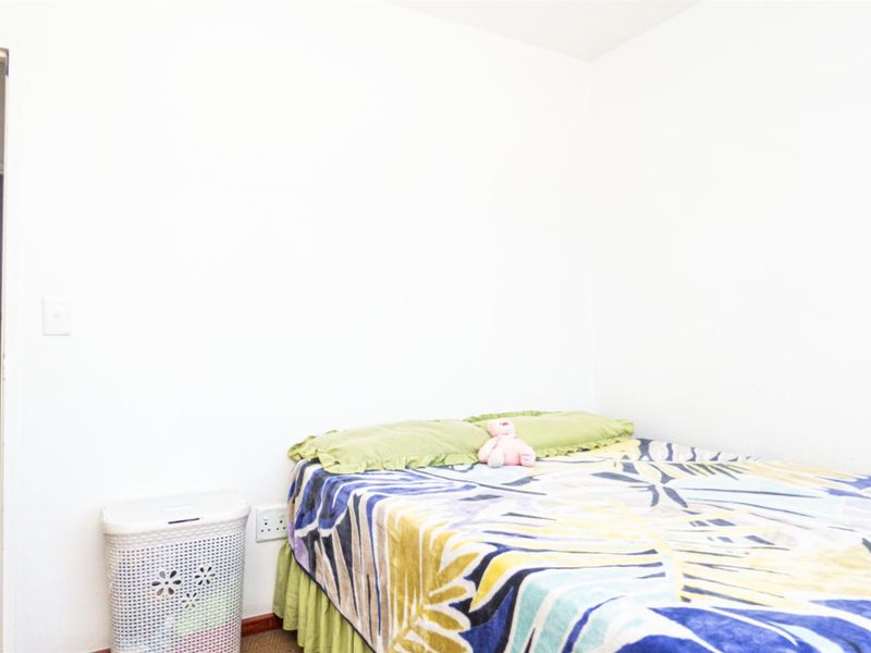 Light, Bright and Secure Living  2 Bedroom Apartment with Table Mountain Views Cape Town - Photo 10