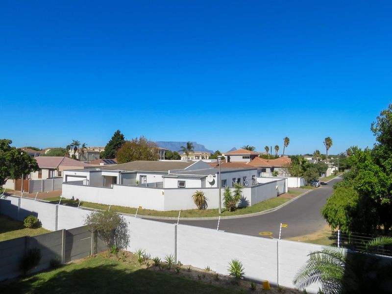 Light, Bright and Secure Living  2 Bedroom Apartment with Table Mountain Views Cape Town - Photo 6