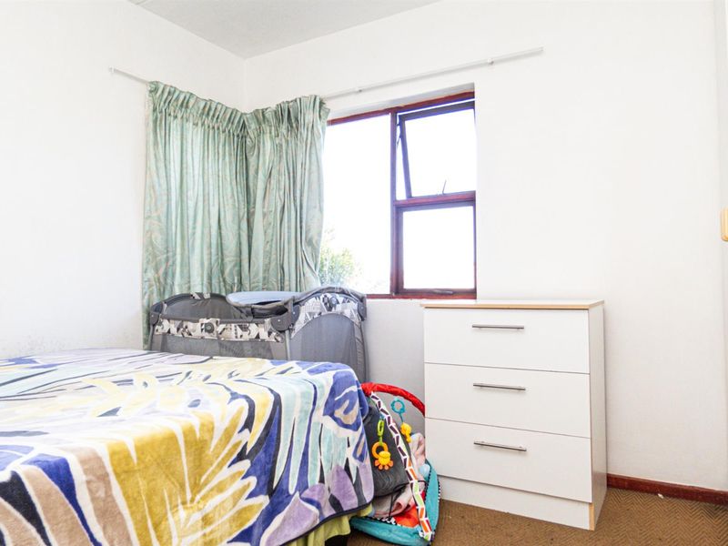 Light, Bright and Secure Living  2 Bedroom Apartment with Table Mountain Views Cape Town - Photo 9