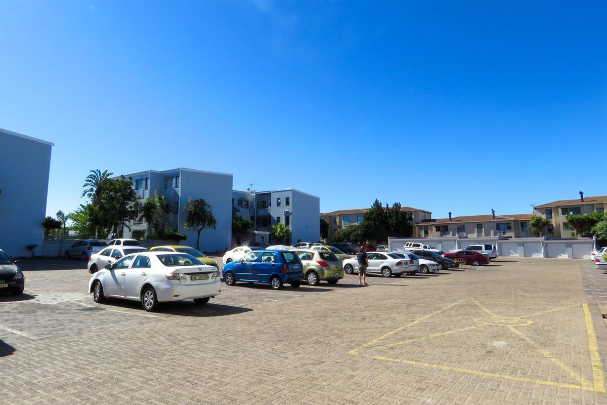 Light, Bright and Secure Living  2 Bedroom Apartment with Table Mountain Views Cape Town - Photo 3