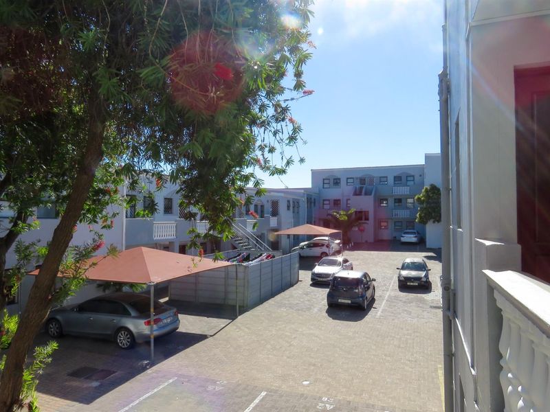 Light, Bright and Secure Living  2 Bedroom Apartment with Table Mountain Views Cape Town - Photo 4