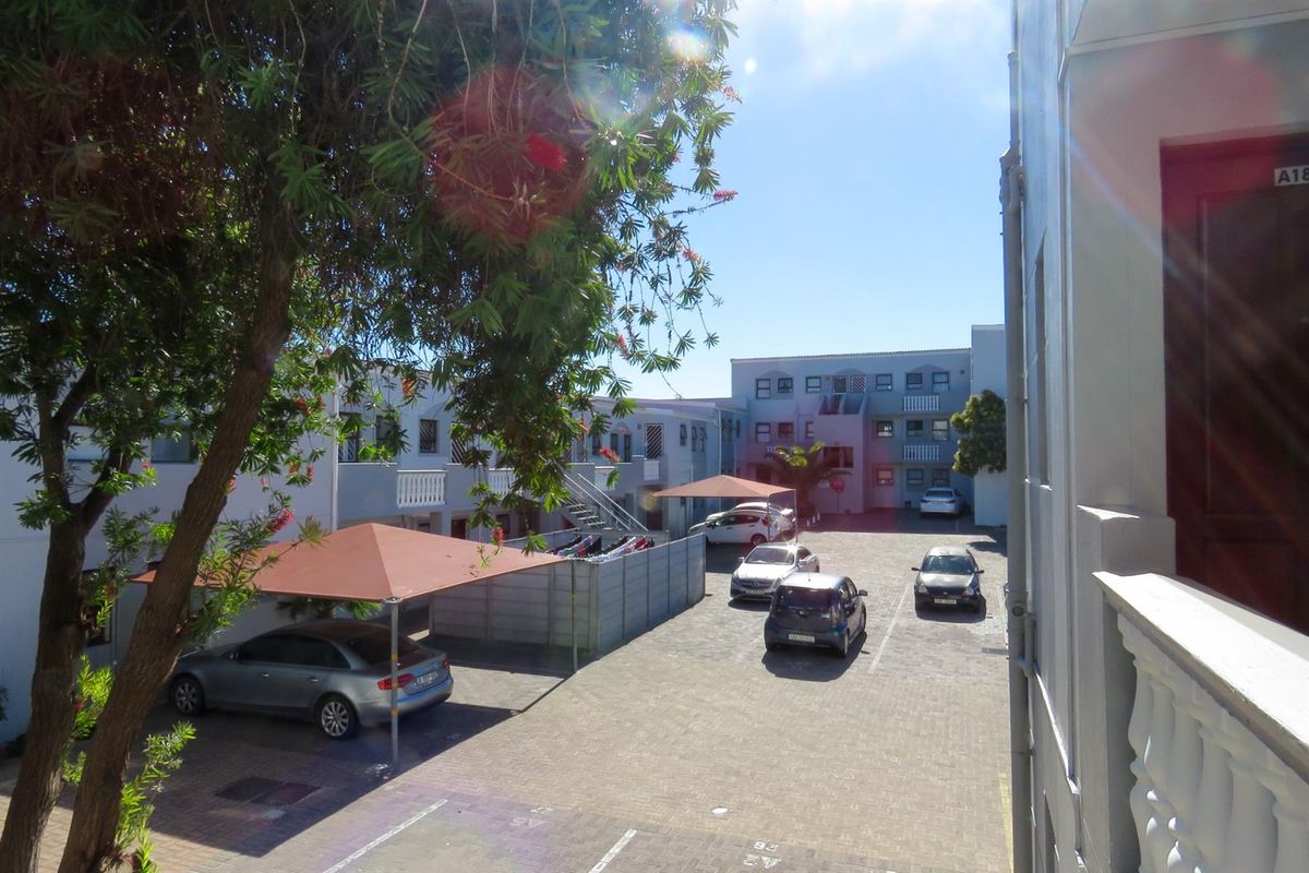Light, Bright and Secure Living  2 Bedroom Apartment with Table Mountain Views Cape Town - Photo 4