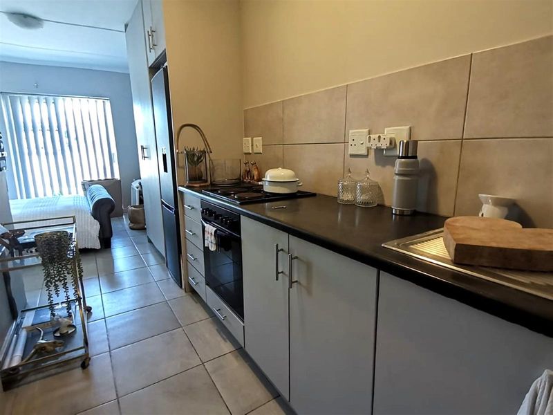 Bachelor Apartment For Sale in La Vie Estate, Paarl - Photo 2