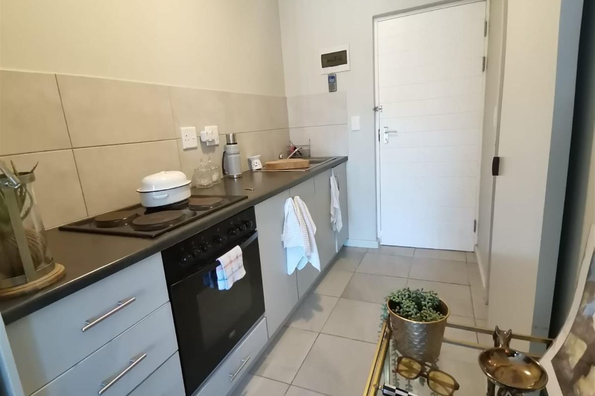 Bachelor Apartment For Sale in La Vie Estate, Paarl - Photo 3