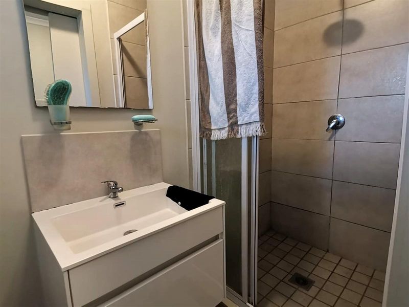 Bachelor Apartment For Sale in La Vie Estate, Paarl - Photo 8