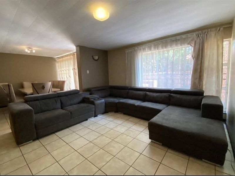 Townhouse For Sale in CE 3, Vanderbijlpark CE - Photo 7