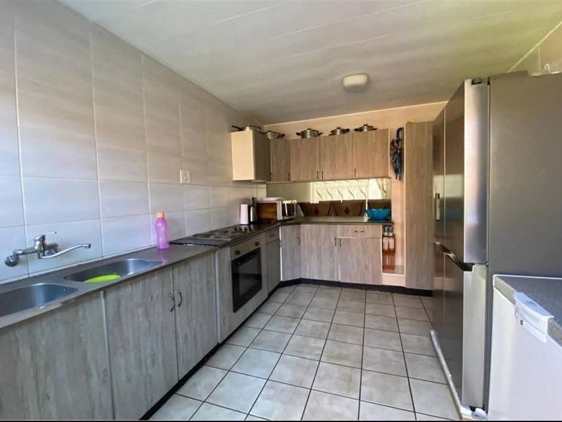 Townhouse For Sale in CE 3, Vanderbijlpark CE - Photo 5