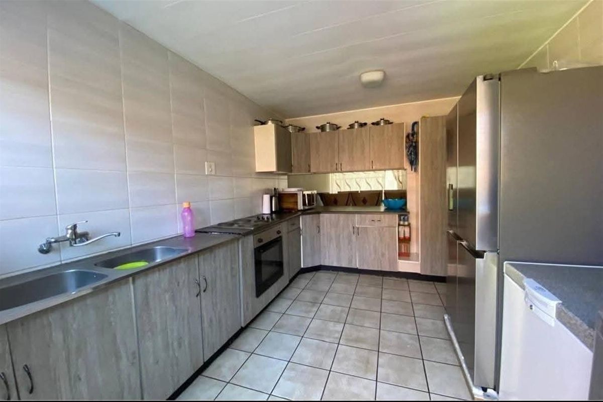 Townhouse For Sale in CE 3, Vanderbijlpark CE - Photo 5