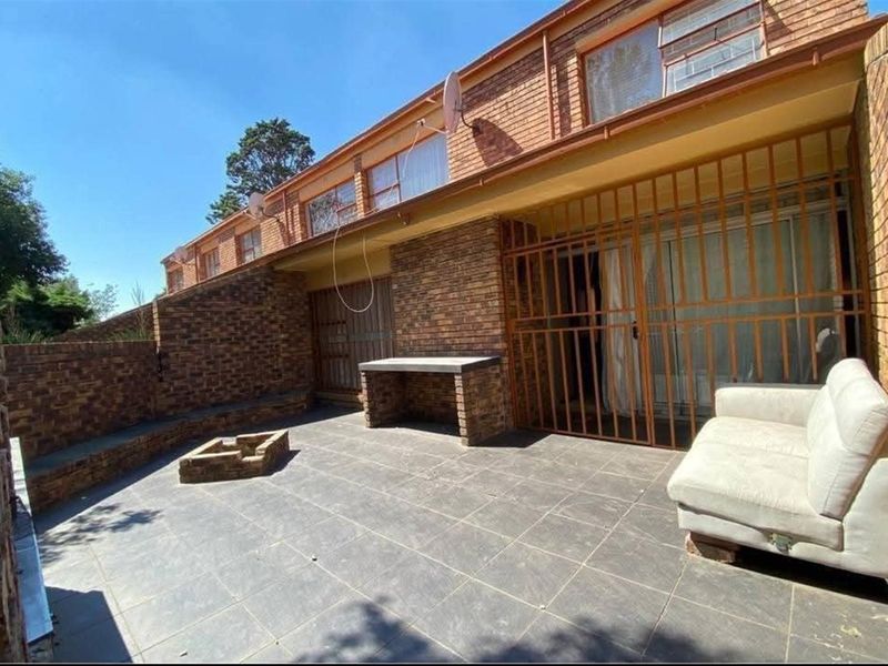 Townhouse For Sale in CE 3, Vanderbijlpark CE - Photo 3