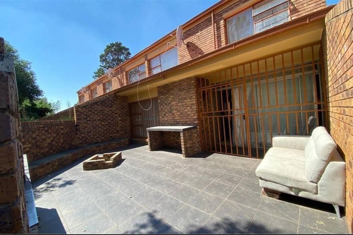Townhouse For Sale in CE 3, Vanderbijlpark CE - Photo 3