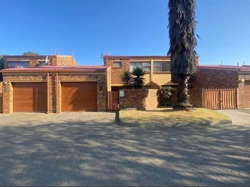 Townhouse For Sale in CE 3, Vanderbijlpark CE - Photo 1