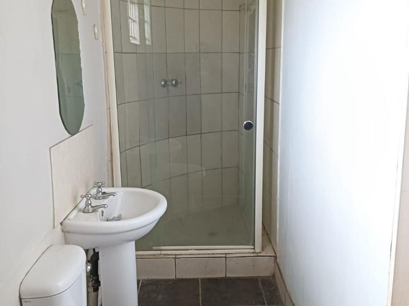 One-Bedroom Apartment to Rent in Oos Einde, Bethlehem Drive - Photo 5