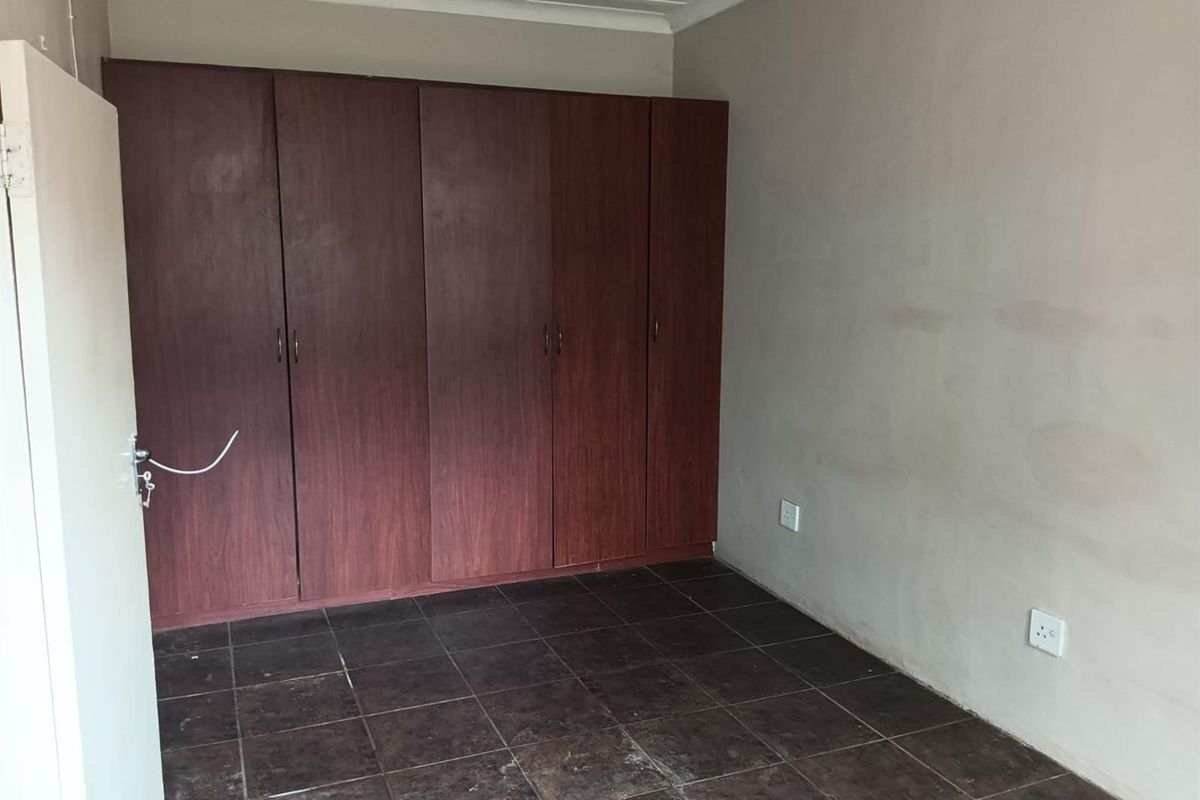 One-Bedroom Apartment to Rent in Oos Einde, Bethlehem Drive - Photo 3