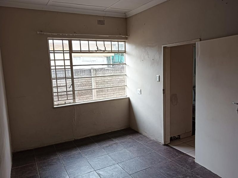 One-Bedroom Apartment to Rent in Oos Einde, Bethlehem Drive - Photo 4