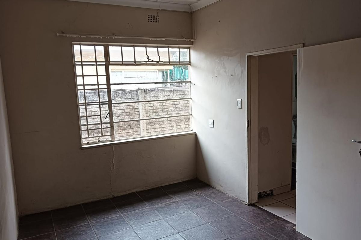 One-Bedroom Apartment to Rent in Oos Einde, Bethlehem Drive - Photo 4