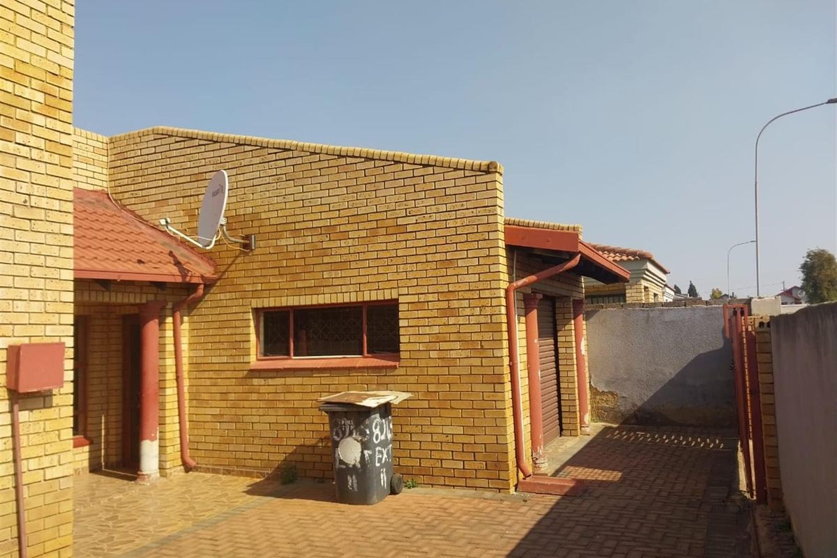 Protea Glen ext 11 - Photo 4