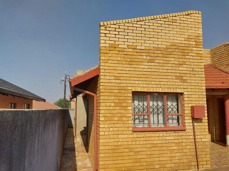 Protea Glen ext 11 - Photo 3