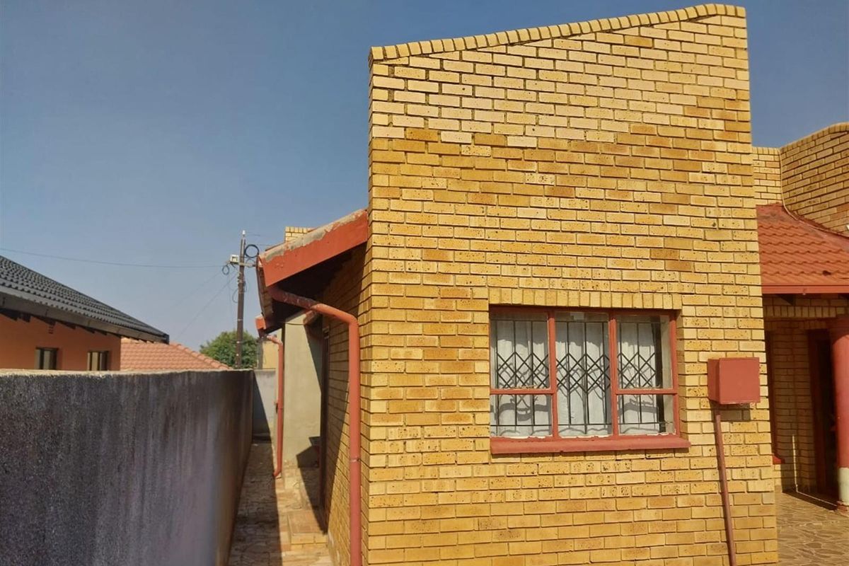 Protea Glen ext 11 - Photo 3