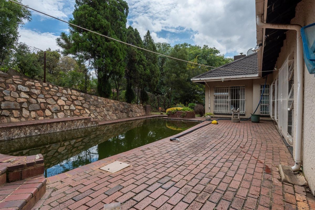House Priced to sell, Mondeor, Johannesburg - Photo 2