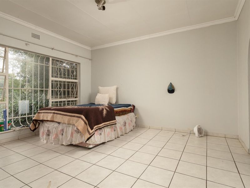House Priced to sell, Mondeor, Johannesburg - Photo 6