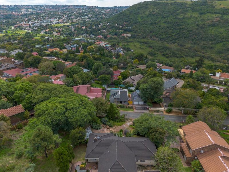 House Priced to sell, Mondeor, Johannesburg - Photo 5