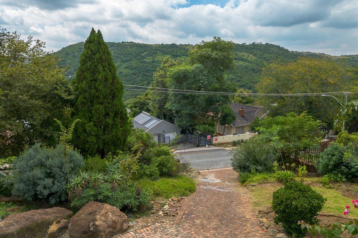 House Priced to sell, Mondeor, Johannesburg - Photo 4