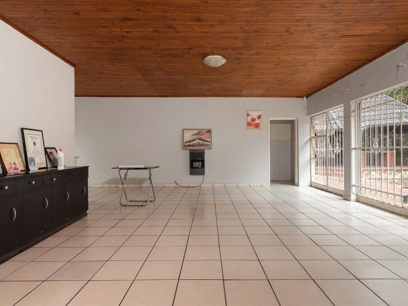 House Priced to sell, Mondeor, Johannesburg - Photo 3