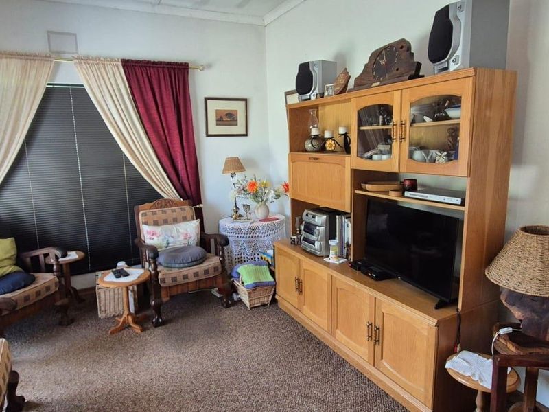 A Grand Foundation: Space, Solid Bones, and Endless Potential in Carters Glen, Kimberley - Photo 5