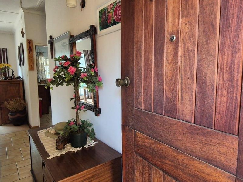 A Grand Foundation: Space, Solid Bones, and Endless Potential in Carters Glen, Kimberley - Photo 3