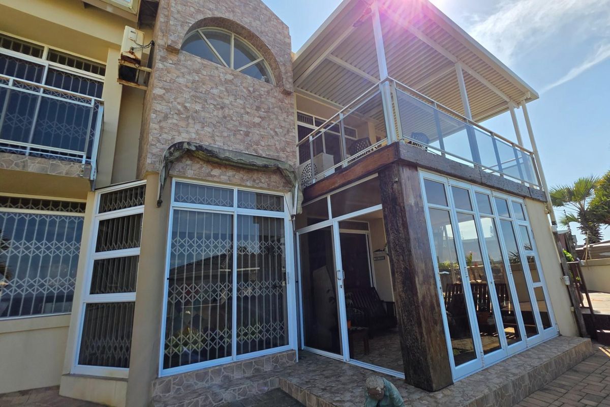 Spectacular 4 bedroom Home with 180 degree sea views and additional flatlets - Photo 3