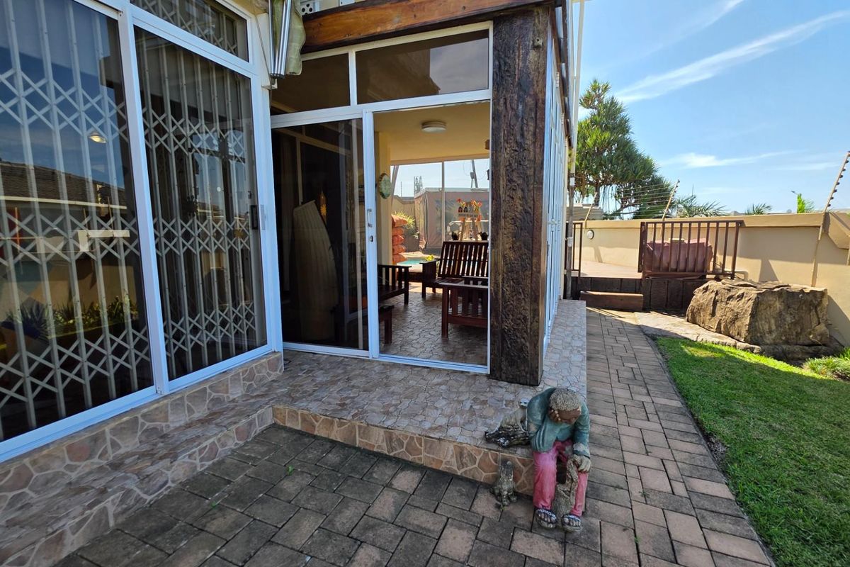 Spectacular 4 bedroom Home with 180 degree sea views and additional flatlets - Photo 5