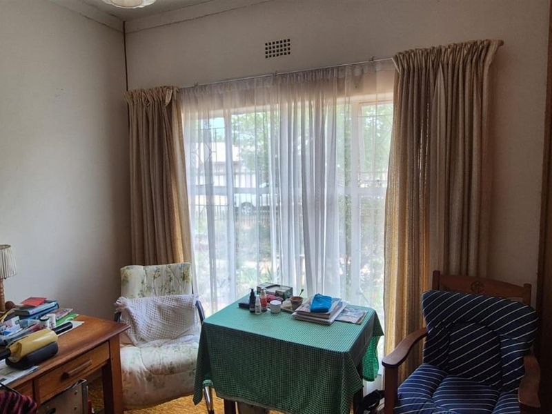 Spacious family home is established area. - Photo 6