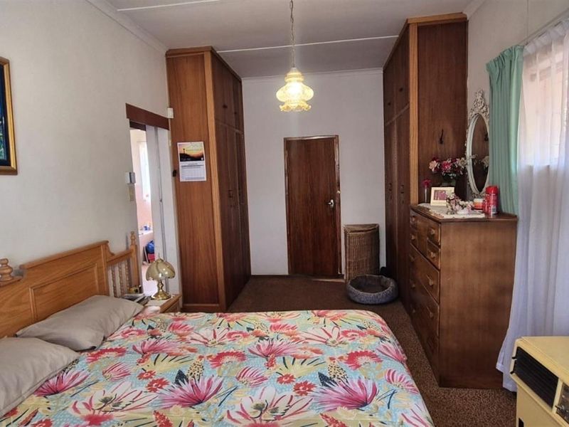 Spacious family home is established area. - Photo 9