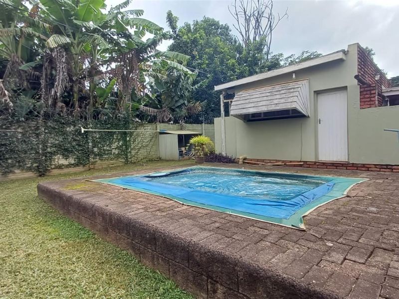 991m2 Freehold Property with Flatlet, Pool and Huge Potential - Photo 8