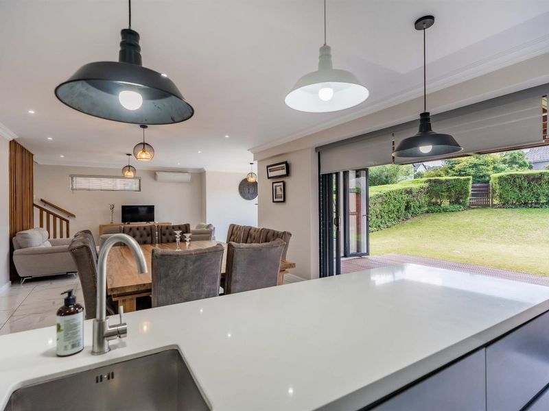 Where Modern Sophistication Meets Luxury Leisure - Photo 6