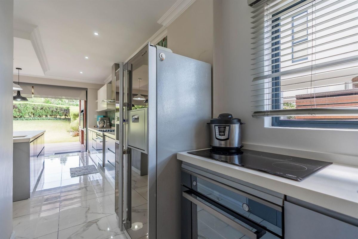 Where Modern Sophistication Meets Luxury Leisure - Photo 4