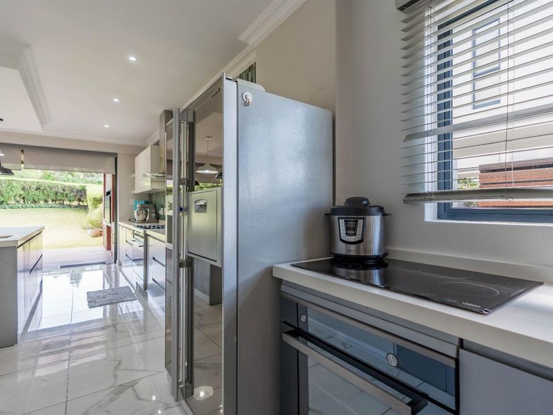 Where Modern Sophistication Meets Luxury Leisure - Photo 4