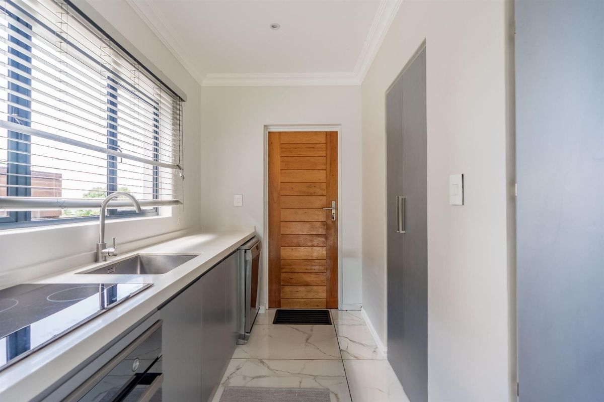 Where Modern Sophistication Meets Luxury Leisure - Photo 3