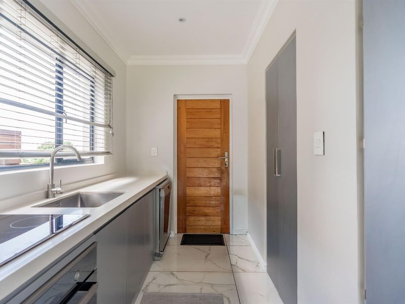 Where Modern Sophistication Meets Luxury Leisure - Photo 3