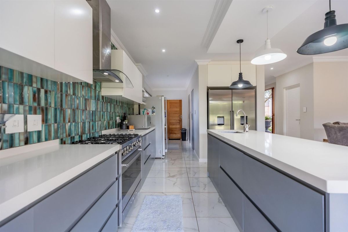 Where Modern Sophistication Meets Luxury Leisure - Photo 2